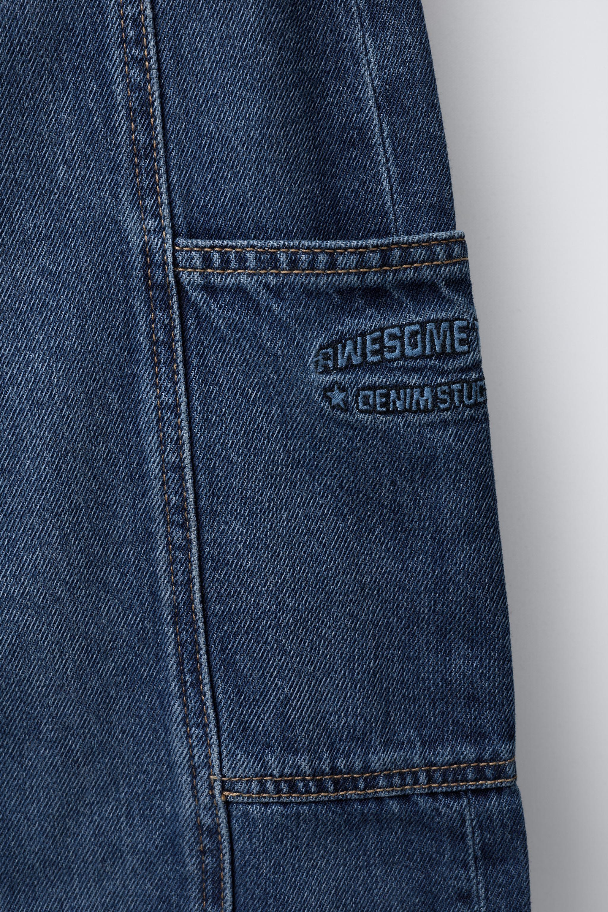 EMBROIDERED POCKET BARREL JEANS